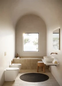 Baño de estilo spa con techo abovedado, lavabo sobre encimera de madera y alfombra redonda, Sa Dutxeta en Mallorca