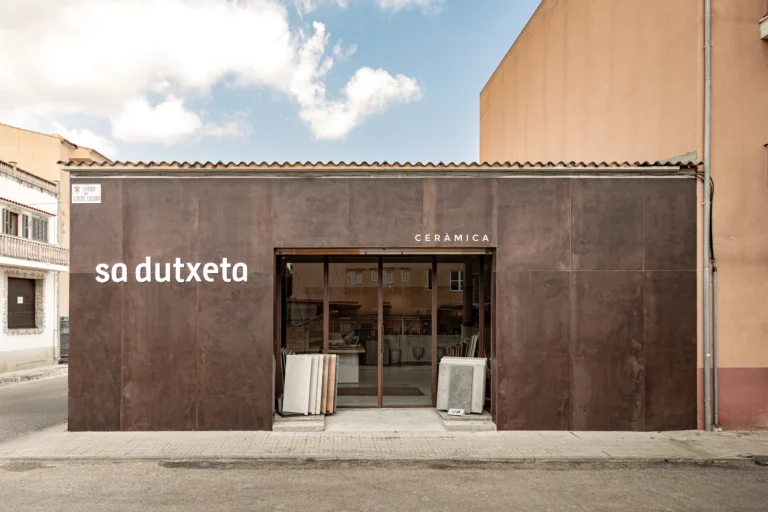 Interior del showroom de cerámica de Sa Dutxeta, imagen 3
